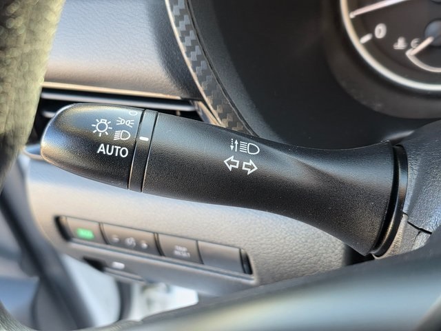 Vehicle image 32 of 38