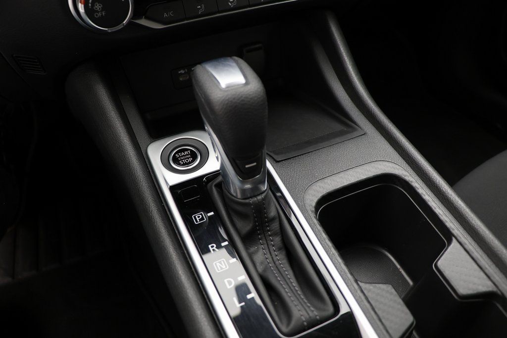 Vehicle image 19 of 22