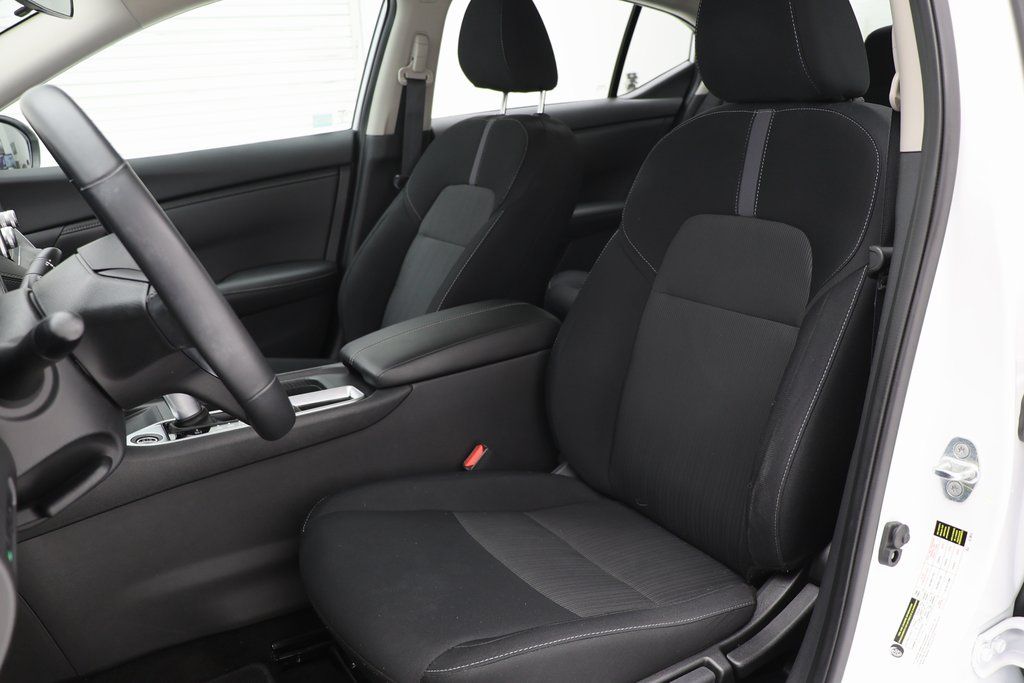 Vehicle image 14 of 22