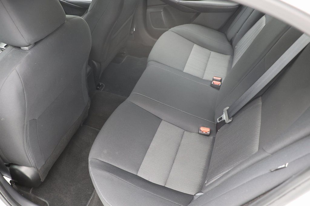 Vehicle image 10 of 22