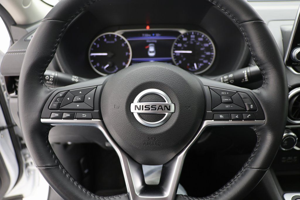 Vehicle image 15 of 22