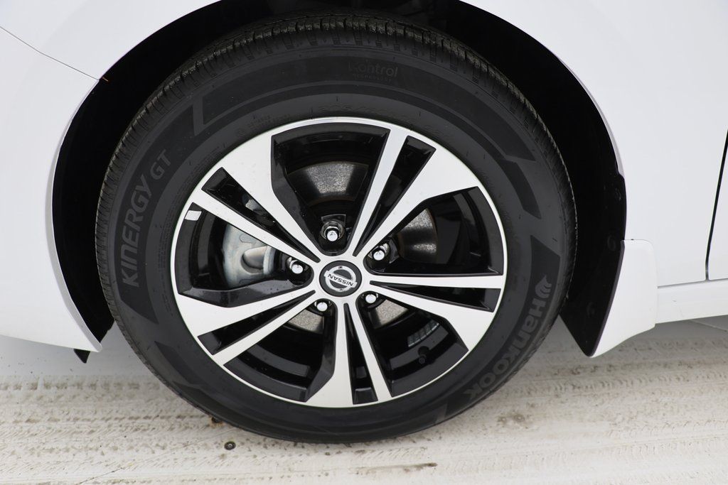 Vehicle image 9 of 22