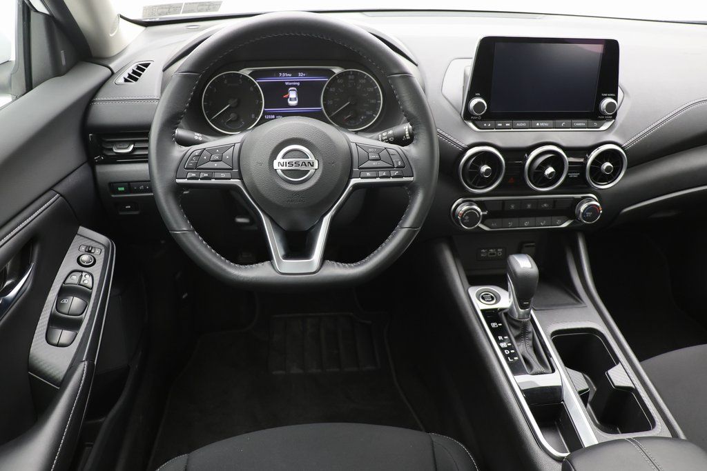 Vehicle image 11 of 22