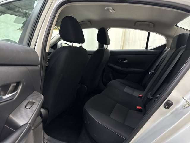Vehicle image 13 of 27