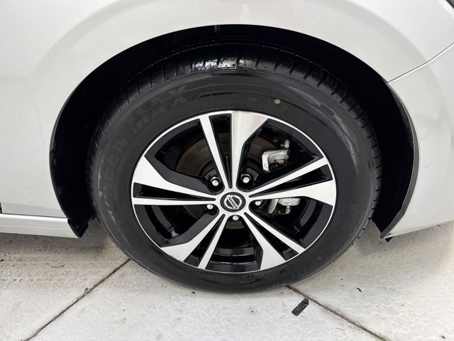 Vehicle image 10 of 27