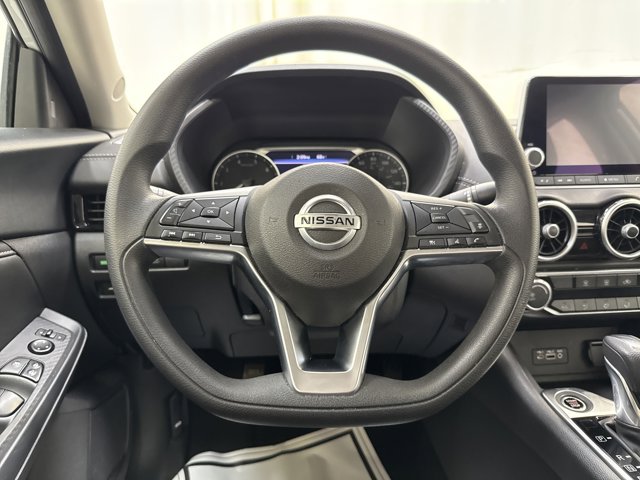 Vehicle image 17 of 27