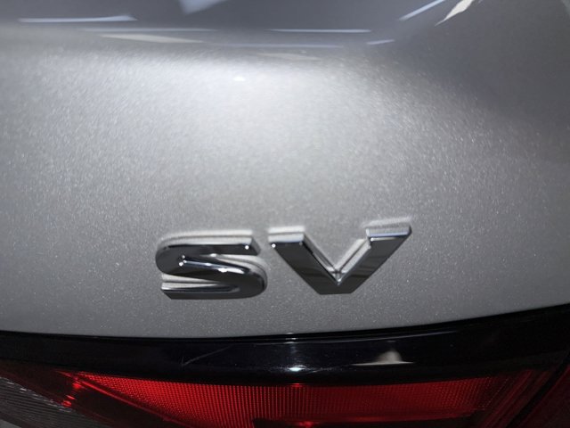 Vehicle image 21 of 27