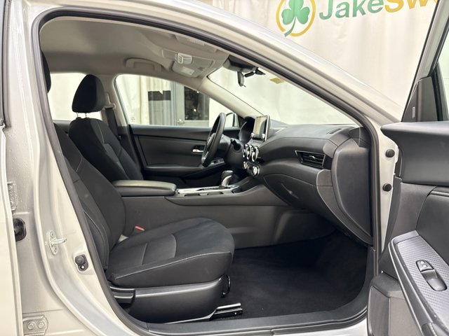 Vehicle image 14 of 27