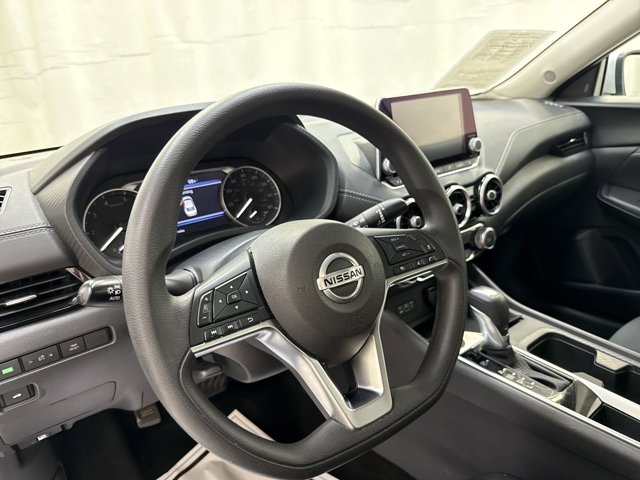 Vehicle image 15 of 27