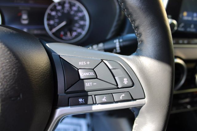 Vehicle image 16 of 48