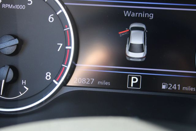 Vehicle image 17 of 48