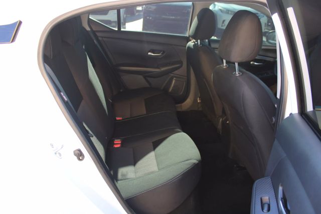 Vehicle image 40 of 48
