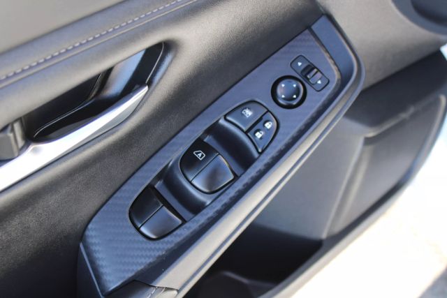 Vehicle image 9 of 48