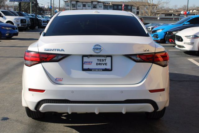 Vehicle image 4 of 48