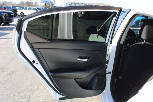 Vehicle image 34 of 48