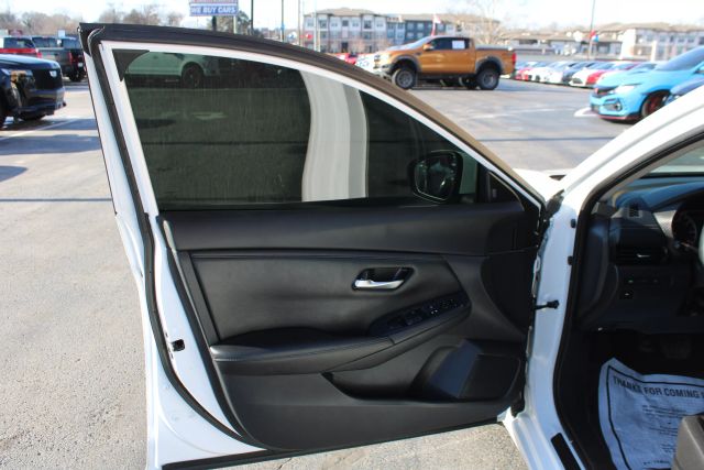 Vehicle image 8 of 48