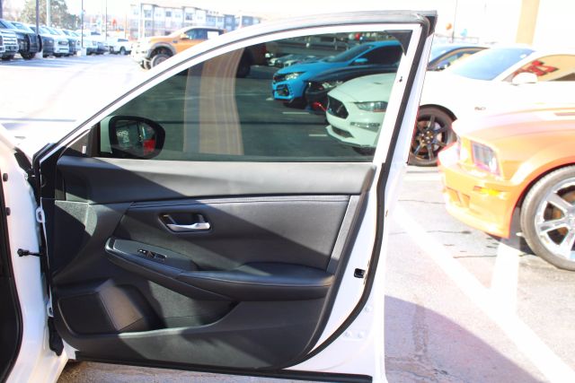 Vehicle image 41 of 48