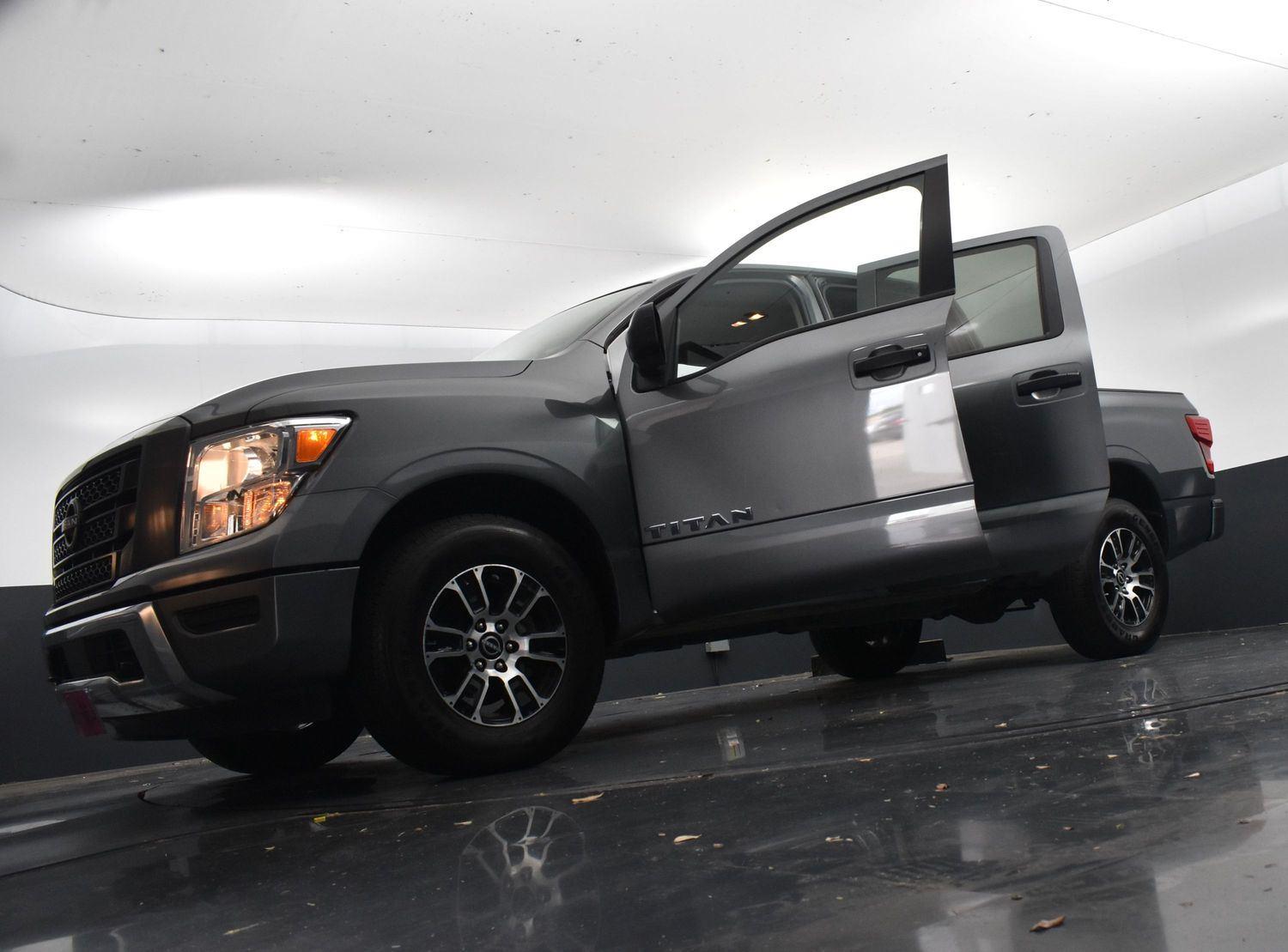Vehicle image 4 of 26