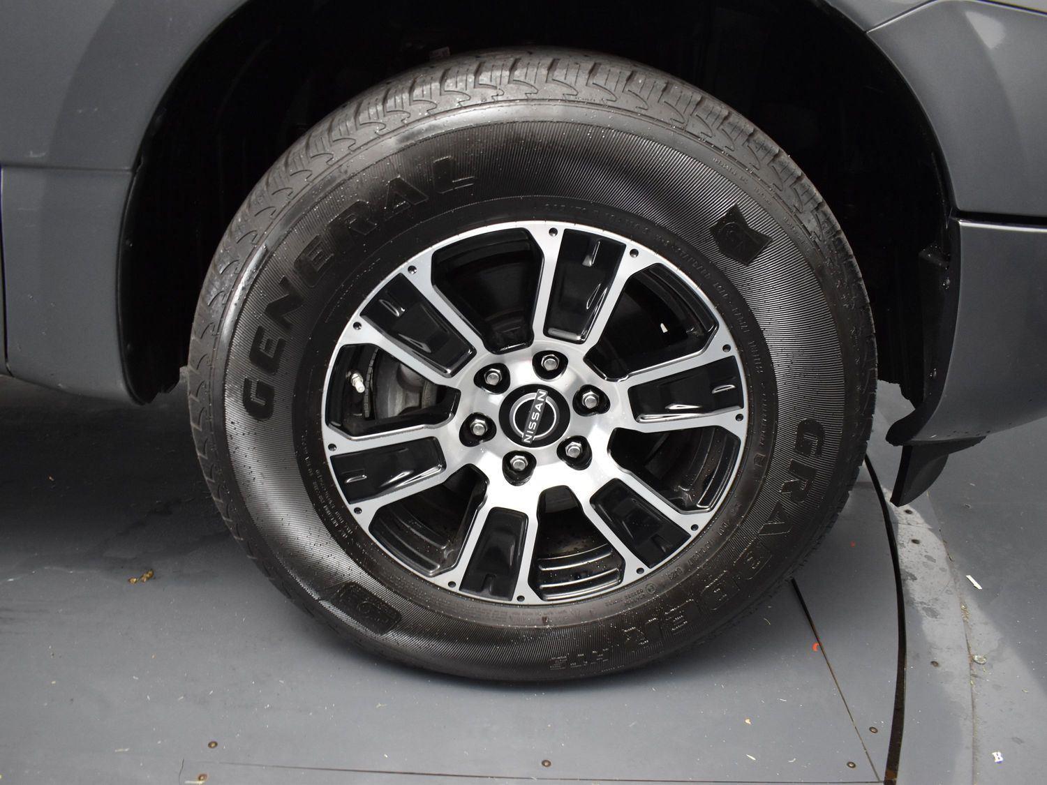 Vehicle image 15 of 26