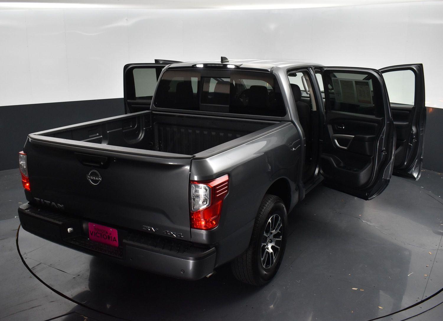 Vehicle image 9 of 26