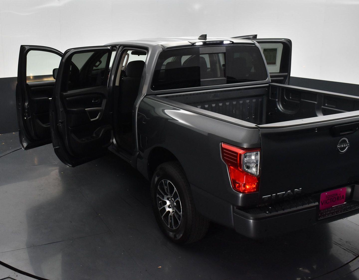 Vehicle image 12 of 26