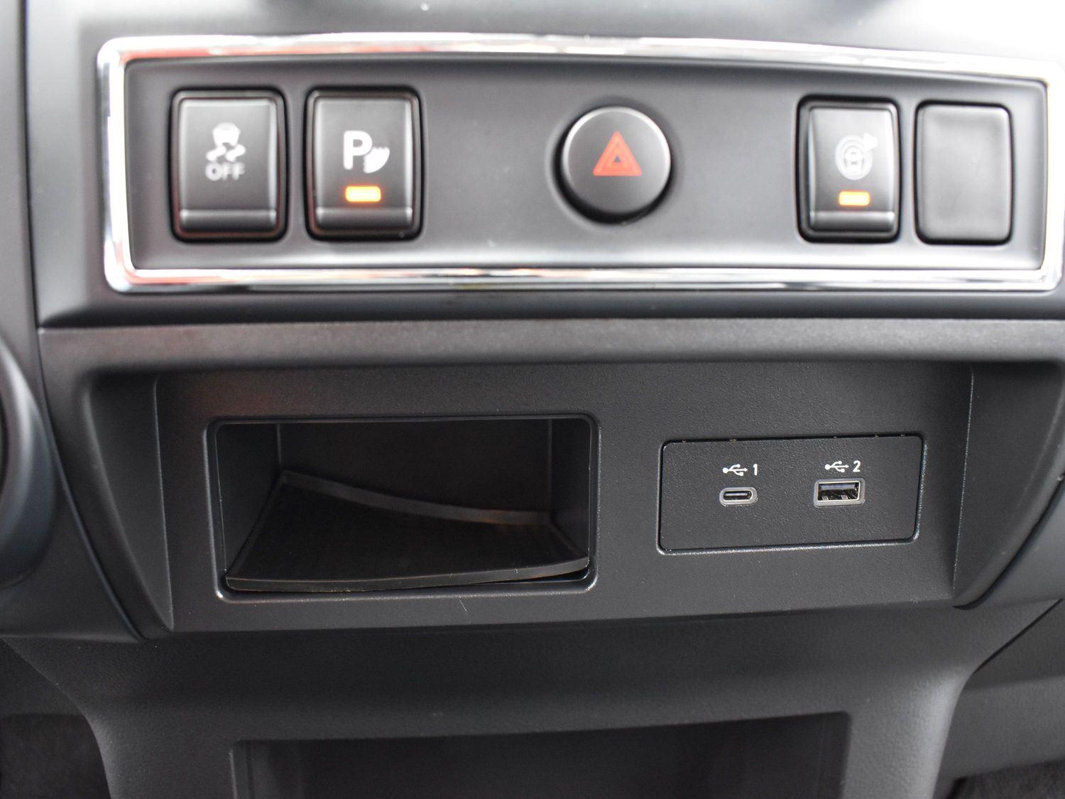 Vehicle image 23 of 26