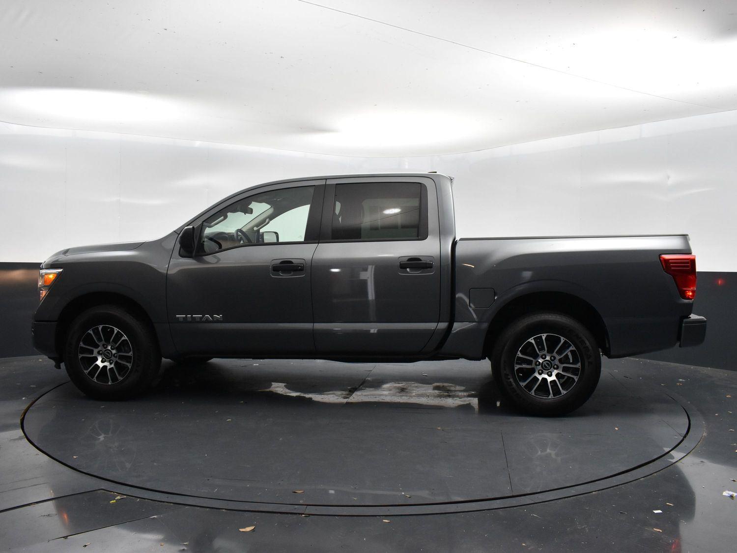 Vehicle image 14 of 26