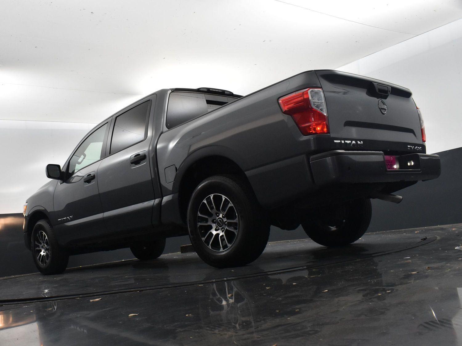 Vehicle image 13 of 26