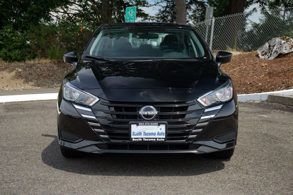 2023 Nissan Versa SV Image 2 of 22