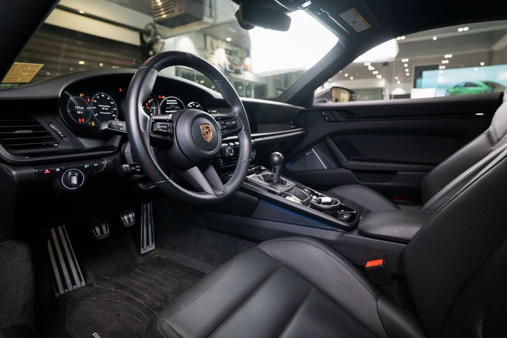 2023 Porsche 911 Carrera T Image 12 of 36