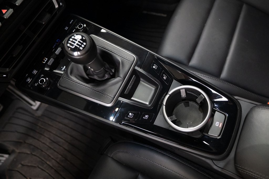 2023 Porsche 911 Carrera T Image 18 of 36