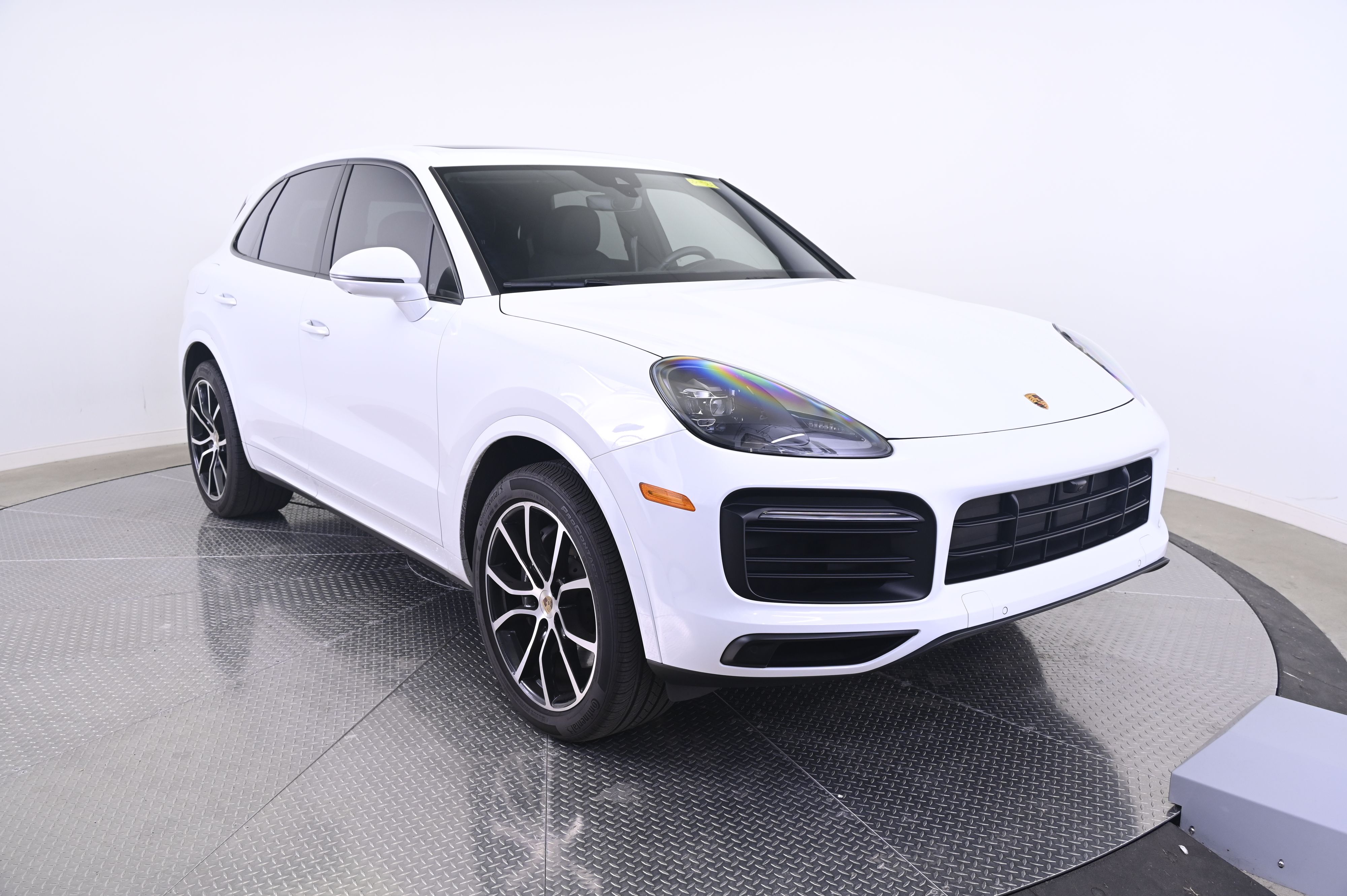 2023 Porsche Cayenne Base Image 3 of 36