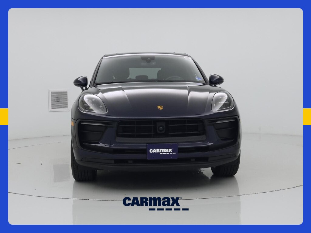 2023 Porsche Macan Image 2 of 22