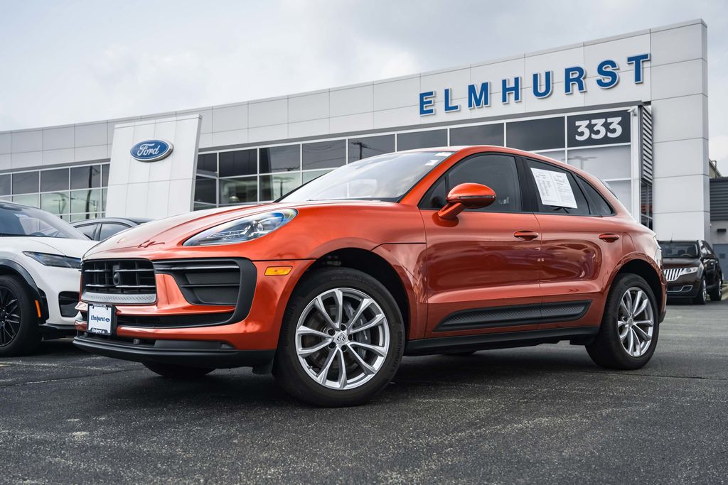 2023 Porsche Macan Base Image 1 of 32