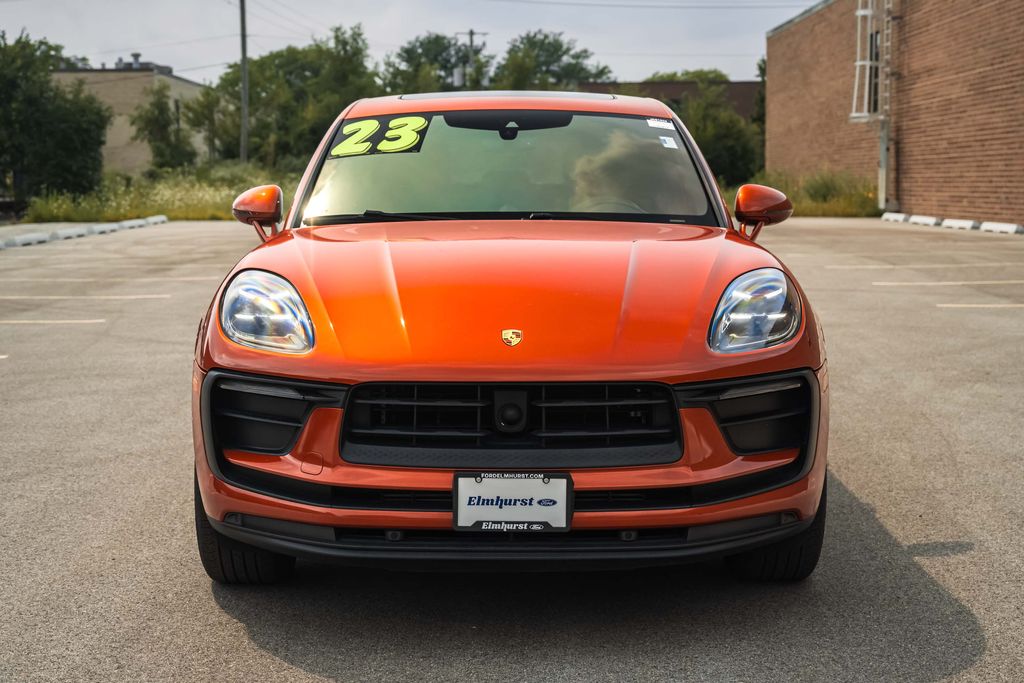 2023 Porsche Macan Base Image 3 of 32