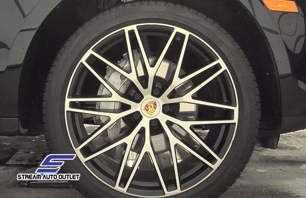 Vehicle image 13 of 25