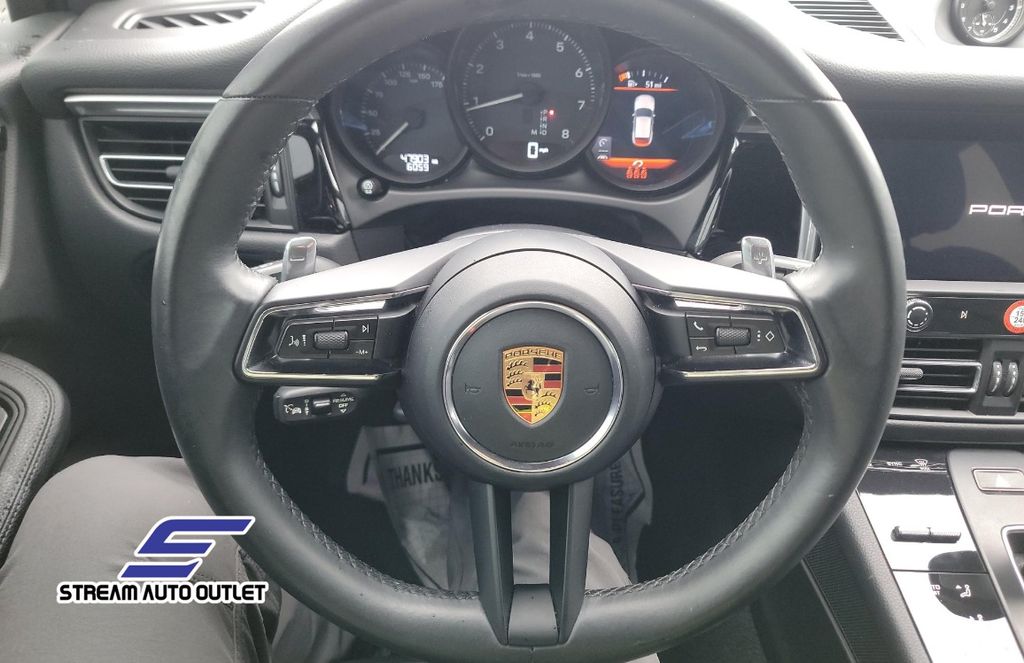 Vehicle image 17 of 25