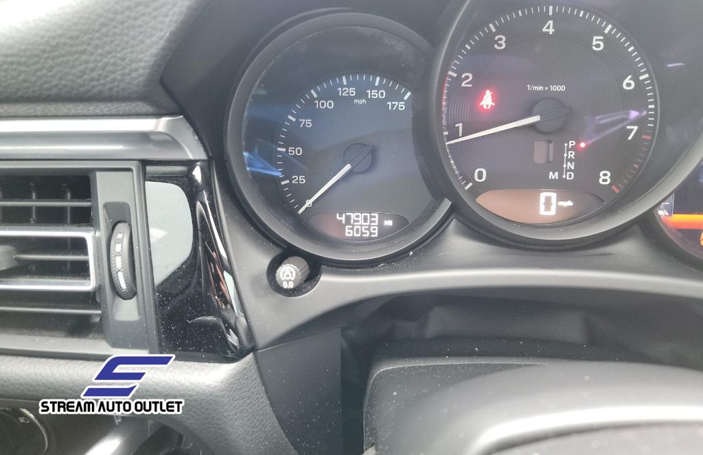 Vehicle image 18 of 25