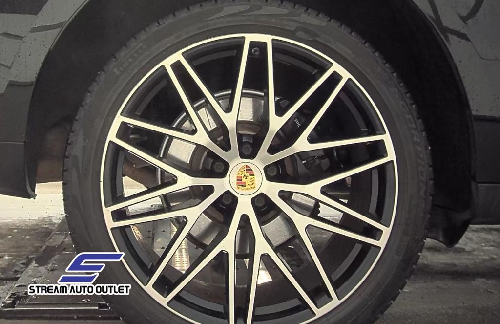 Vehicle image 14 of 25