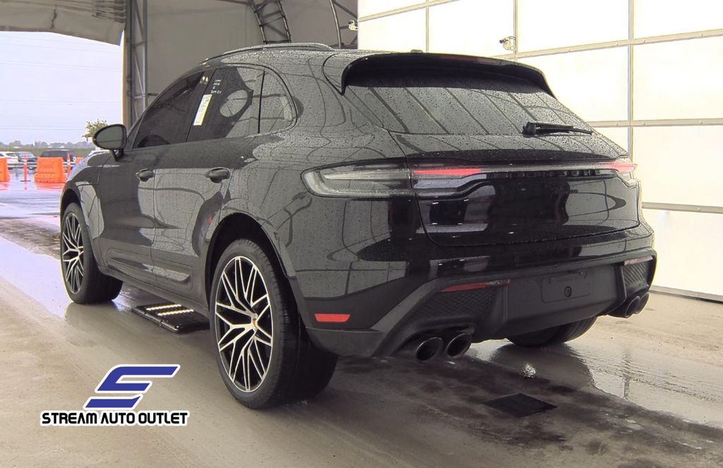 Vehicle image 4 of 25