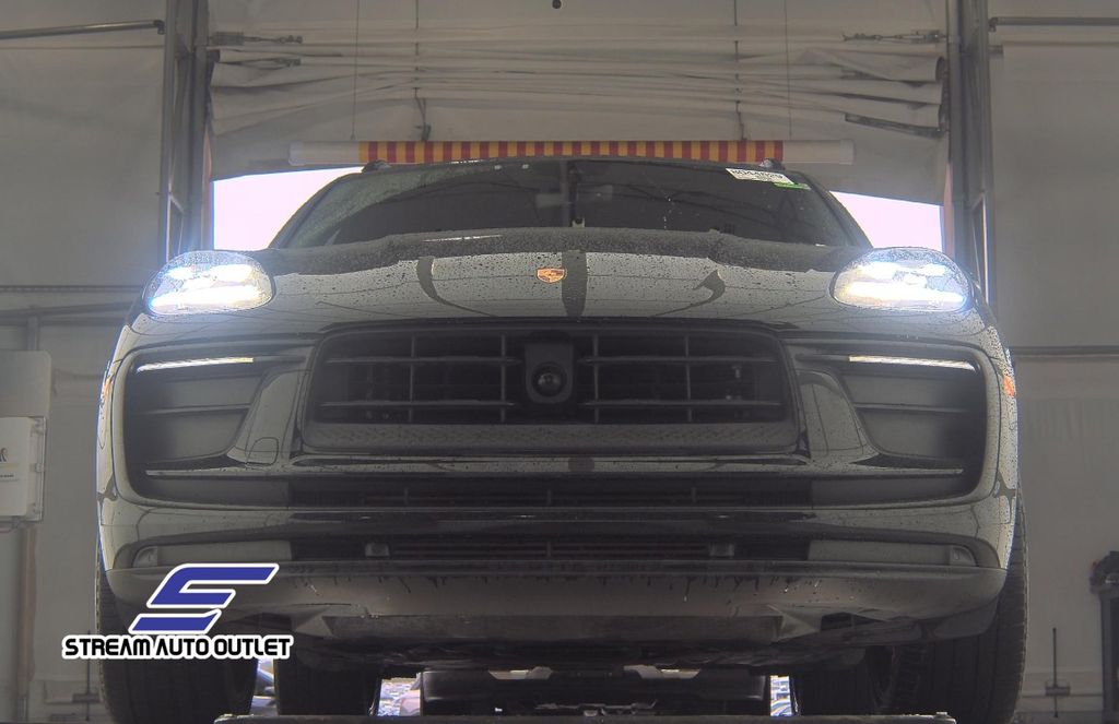 Vehicle image 8 of 25
