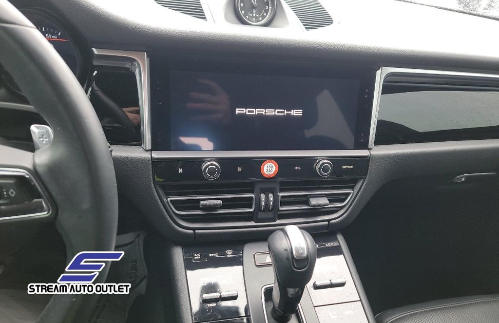 Vehicle image 19 of 25