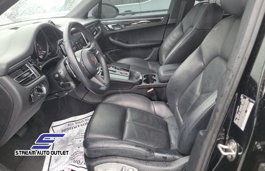 Vehicle image 16 of 25