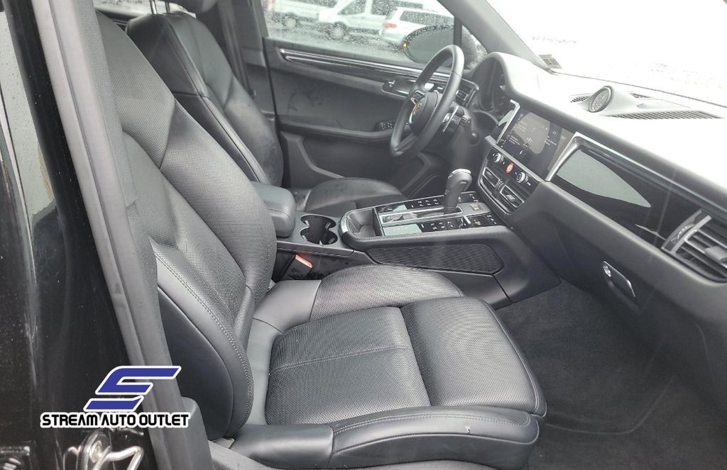 Vehicle image 20 of 25