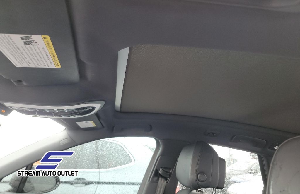 Vehicle image 22 of 25