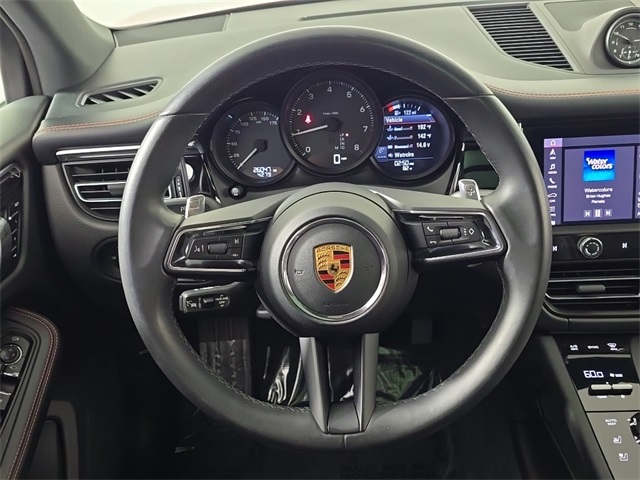 2023 Porsche Macan Image 23 of 27