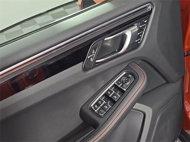 2023 Porsche Macan Image 19 of 27