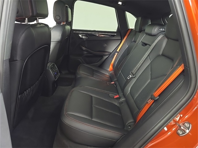 2023 Porsche Macan Image 11 of 27