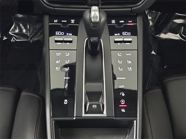 2023 Porsche Macan Image 18 of 27