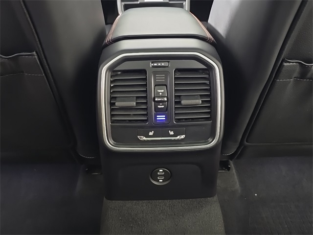 2023 Porsche Macan Image 21 of 27